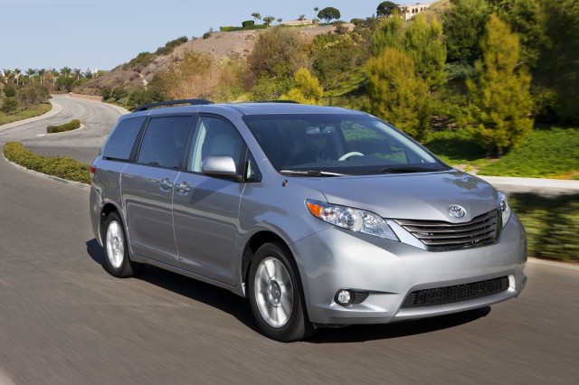 2013 Toyota Sienna-5.jpg